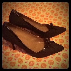 Tahari black pump size 7 worn once!