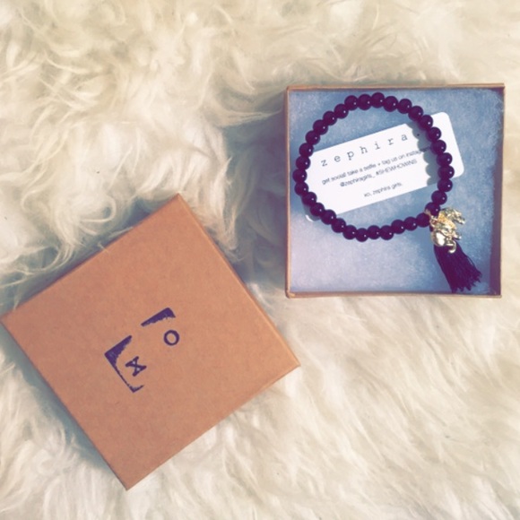 CLOTHES - Picture 2 of 4