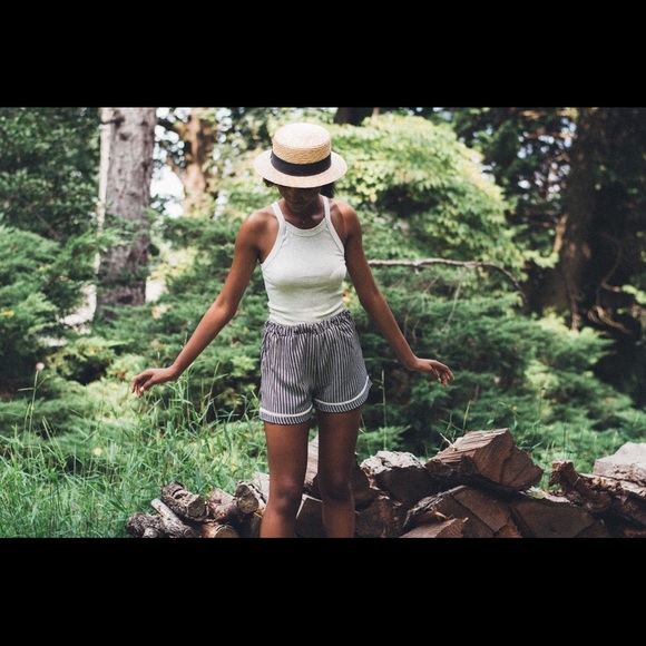 CLOTHES - Picture 4 of 4