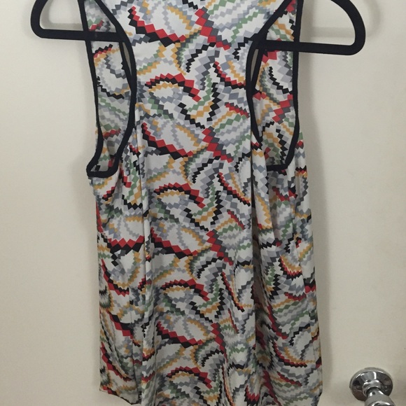 Patterned tank with front pocket - Picture 4 of 4