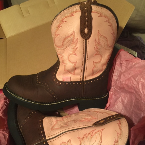 Brand new size 7.5 Justin boots