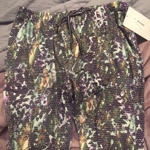 lululemon athletica Pants - Lululemon jet crop size 6