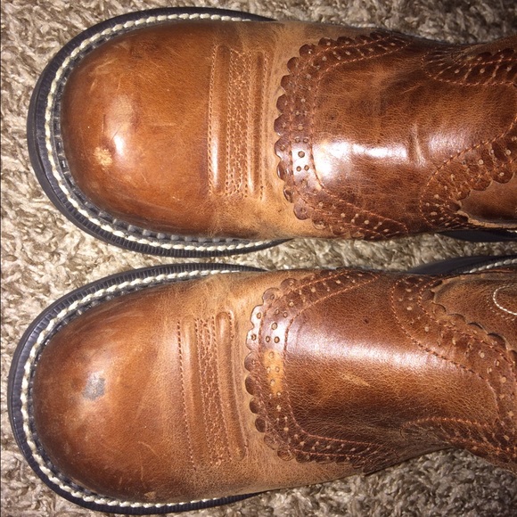 SOLD! Ariat cowboy boots - Picture 2 of 4