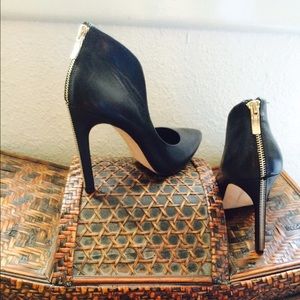 Beautiful BCBGenration Black heels 👠