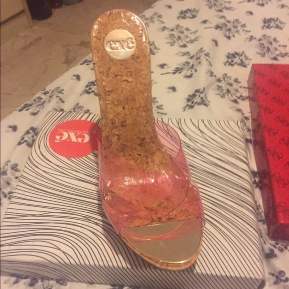 They are so cute and sexy but don't fit me. - Picture 2 of 2