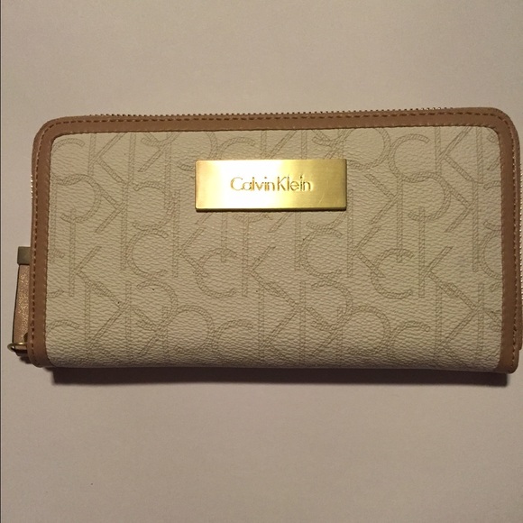 Was given as a gift and never used. - Picture 1 of 3