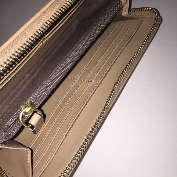 Was given as a gift and never used. - Picture 3 of 3