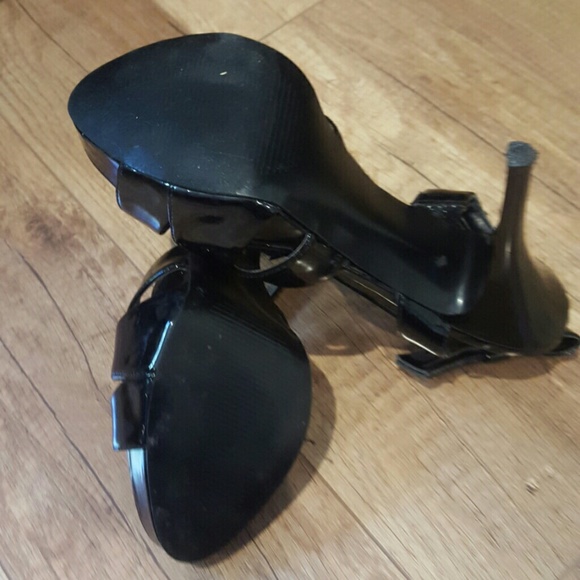 Guess - Picture 2 of 4