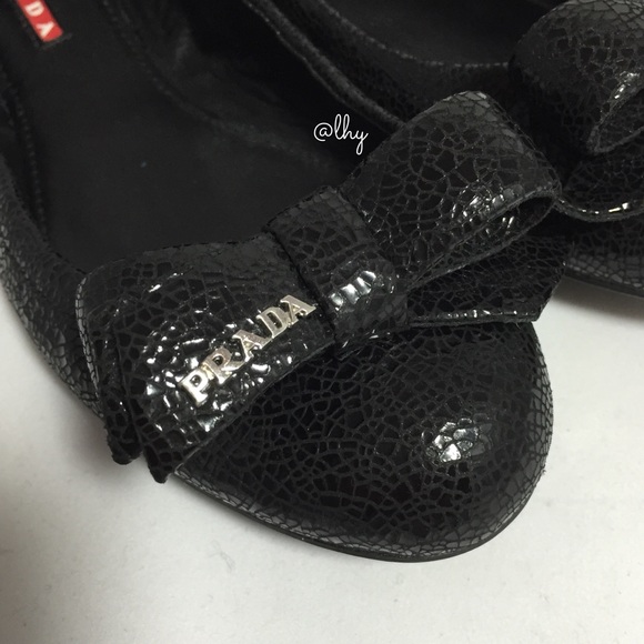 PRADA BLACK CRACKED LEATHER BOW FLATS - 38 - Picture 2 of 4