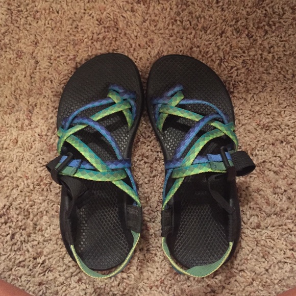 Size 6 Chacos Double Straps - Picture 1 of 3
