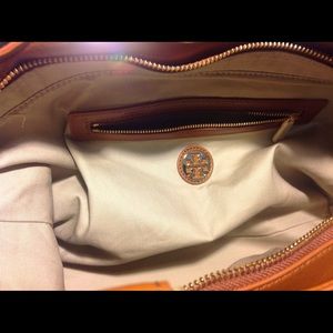 👜Additional Tory Burch Bombe pictures👜