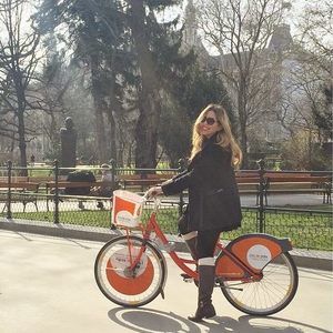 Meet your Posher, Daniela