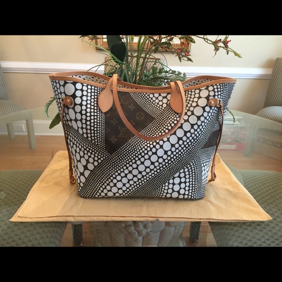 💰SOLD💰 Louis Vuitton Kusama Neverfull, White