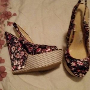 Floral wadges