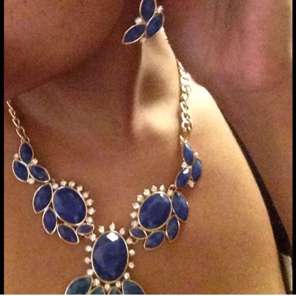 Statement necklace and earring set