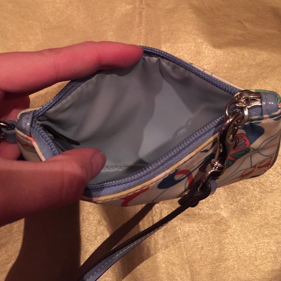 ✨ SOLD ✨Coach Butterfly Wristlet - Picture 2 of 4