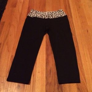 Black crop leggings
