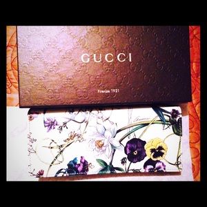 Authentic NWT Gucci wallet.