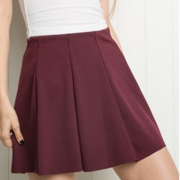 Brandy Melville Jacy maroon skirt