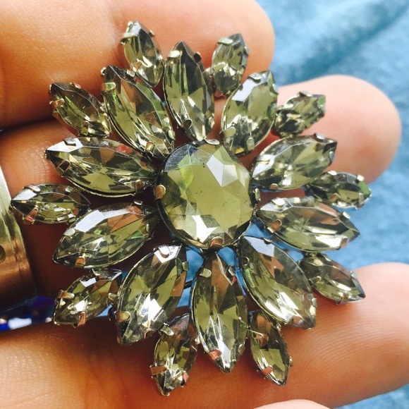 Vintage 2 inch rhinestone brooch