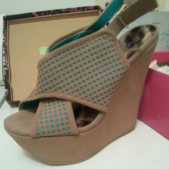 Qupid brown and blue wedges heels