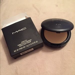MAC STUDIO FIX POWDER PLUS FOUNDATION