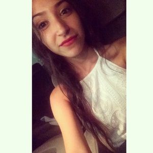 Meet your Posher, Anyssia