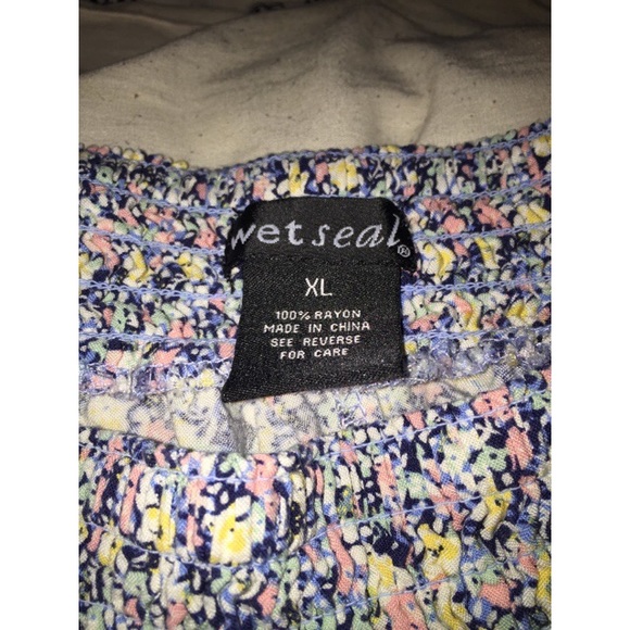 Wet Seal Floral Shorts - Picture 2 of 3