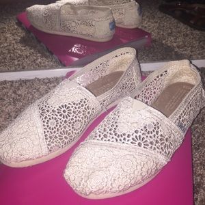 Lace Toms Size 8