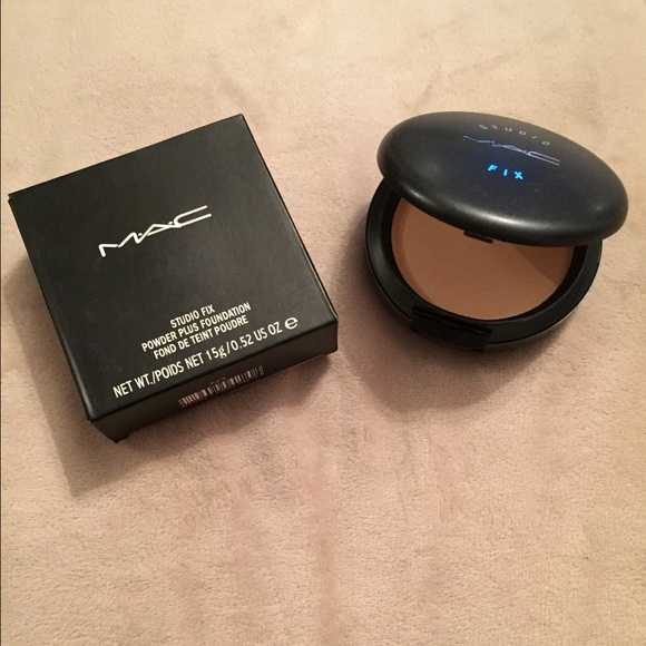 MAC STUDIO FIX POWDER PLUS FOUNDATION