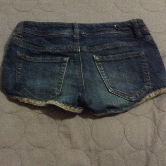 Shorts - Picture 2 of 3