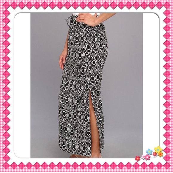 Lucy Love Dresses & Skirts - 💝Adorable Santa Cruz Black/White Maxi Skirt💝
