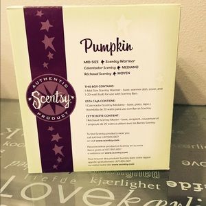 NIB mid size pumpkin scentsy warmer