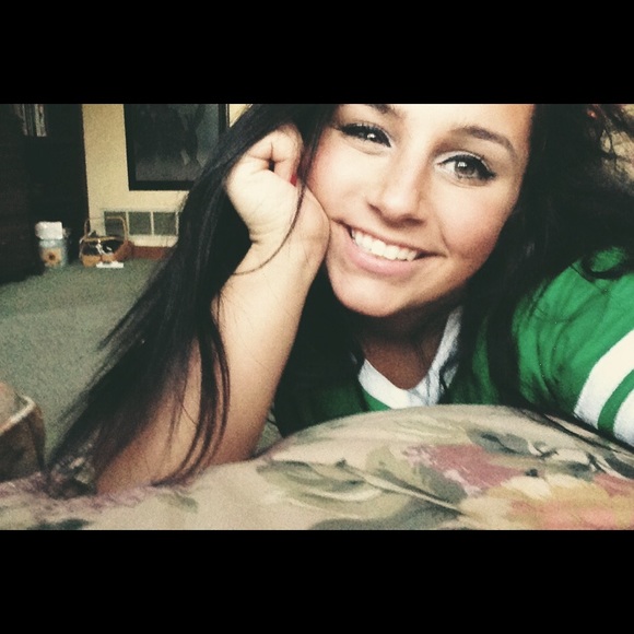 Meet your Posher, Danielle - Picture 2 of 2