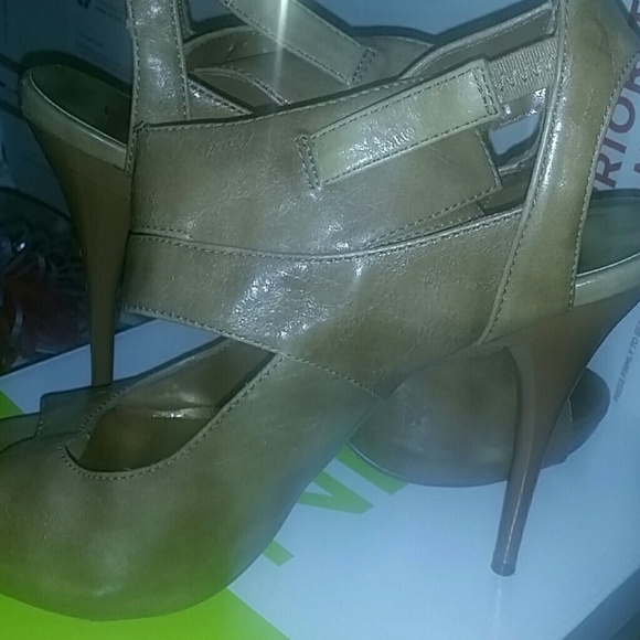 Tan sandals - Picture 3 of 4