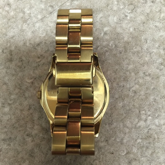 ❗️SOLD❗️Marc by Marc Jacobs Gold Watch - Picture 2 of 3
