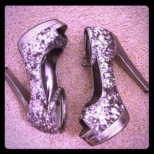 Beautiful Silver Shoes with Sequins 🎀