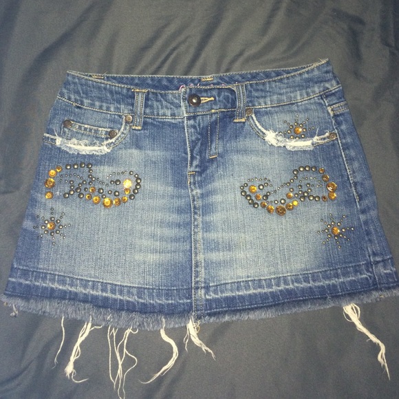 Denim beaded skirt🎽💙☔️🐳!! size 3