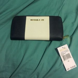 BRAND NEW Michael Kors Navy Wallet