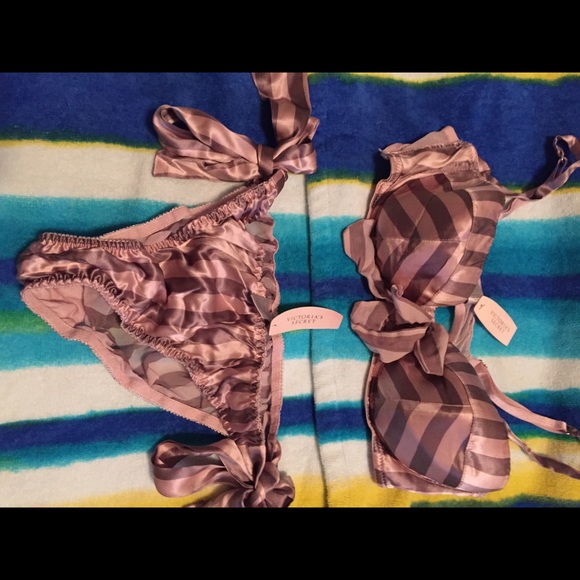 Victoria Secret - Picture 2 of 2