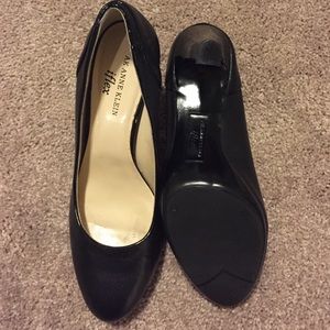 Shoes:black pump