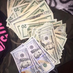 Meet your Posher, Chanel