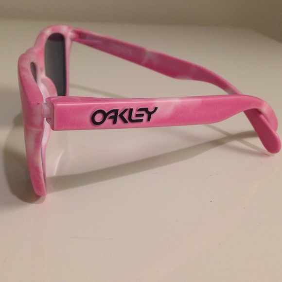 Oakley Pink and White Swirl Frogskins