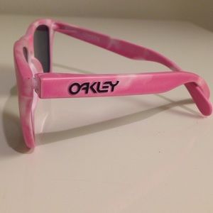 Oakley Pink and White Swirl Frogskins