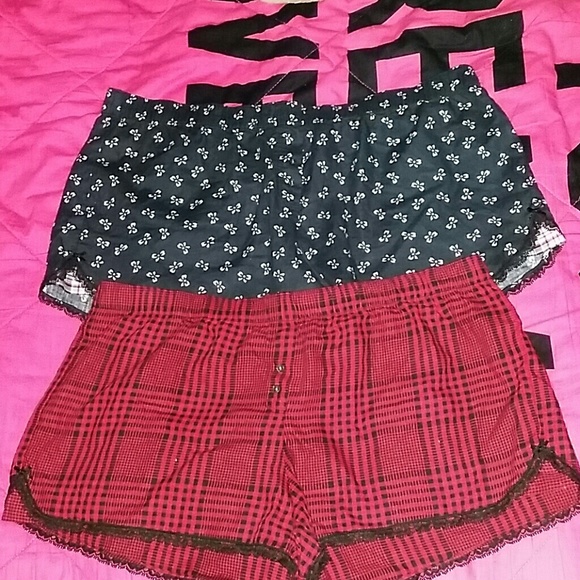 **SOLD**Black & Red LARGE vs shorts