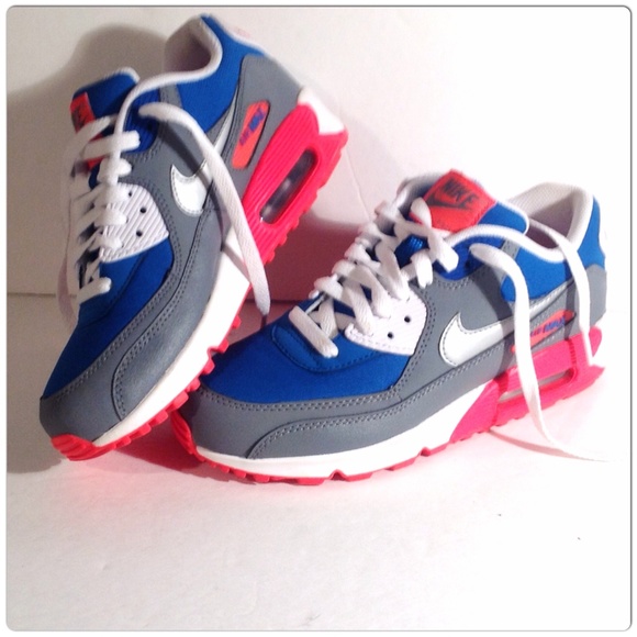 Nike Essentials Sneakers💢SOLD💢