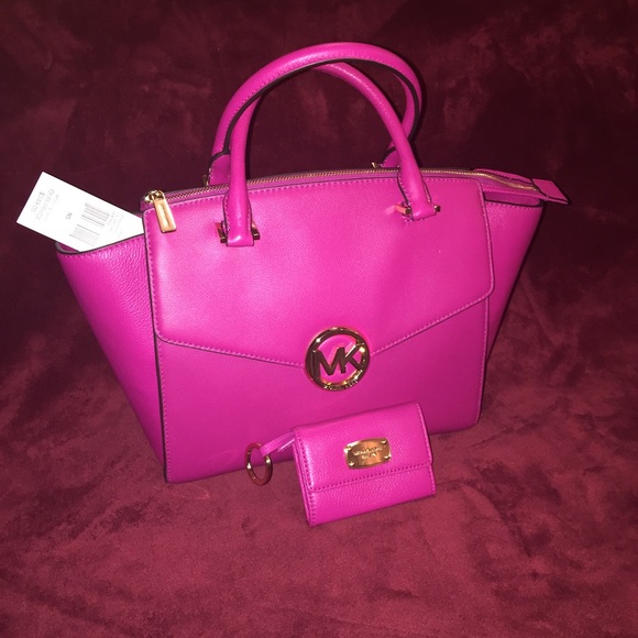 New MK Bag!!!💯Bag Retails for $398 and wallet $80