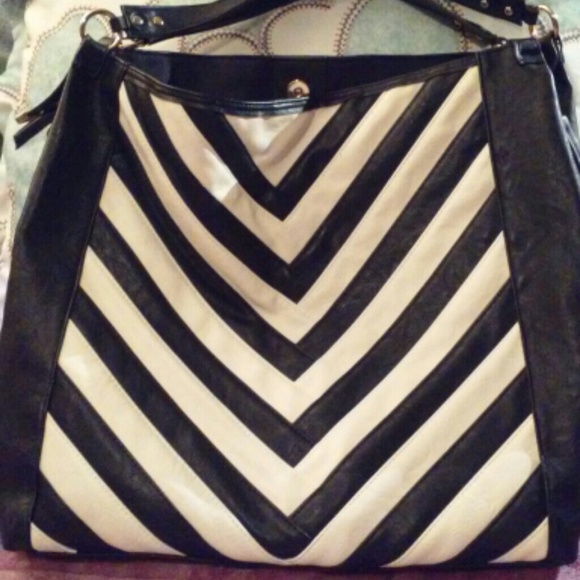 Gorgeous Under one Sky large leather tote