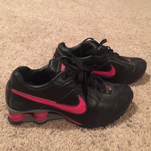 Women's Nike tennis shoes