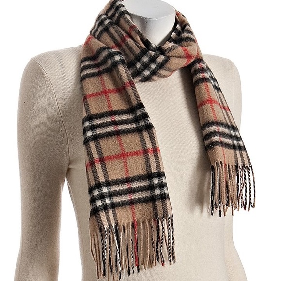 ON HOLD Burberry Cashmere Scarf - Picture 3 of 3